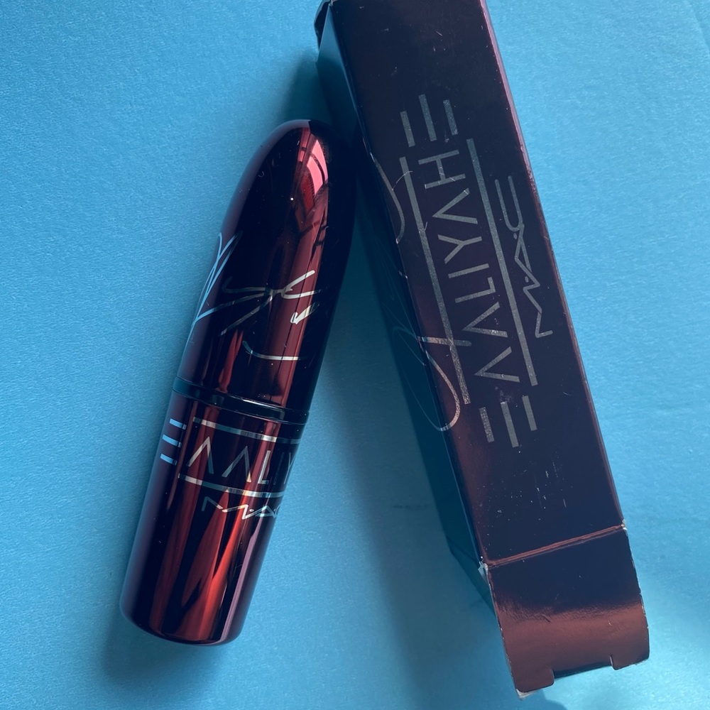 Mac X Aaliyah Lipstick in Street Thing - Picture 8 of 15